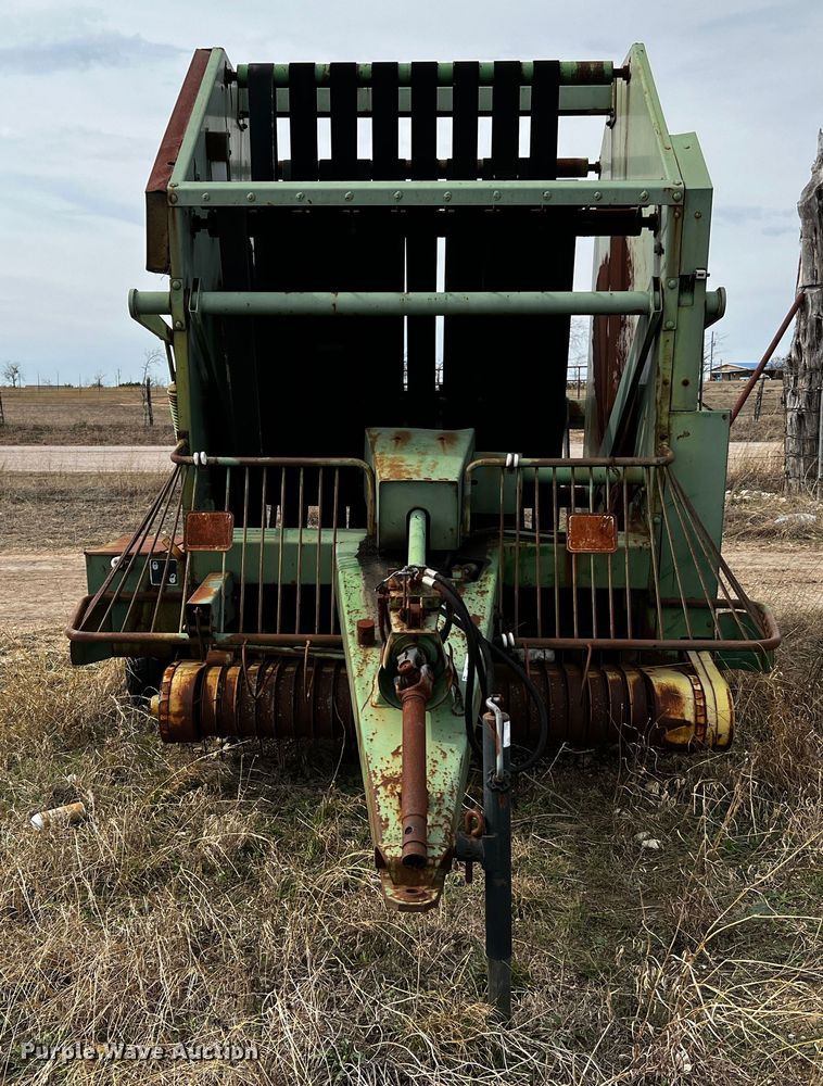image for item MF9805 John Deere 510  round baler
