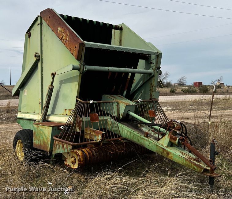 image for item MF9805 John Deere 510  round baler