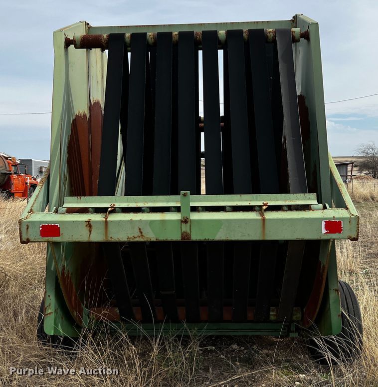 image for item MF9805 John Deere 510  round baler