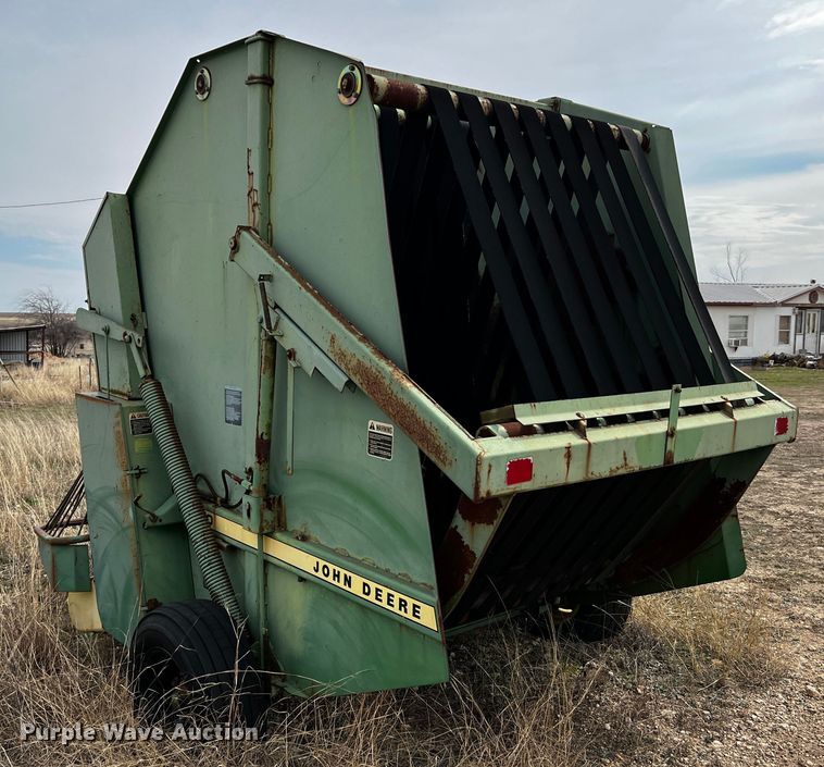 image for item MF9805 John Deere 510  round baler