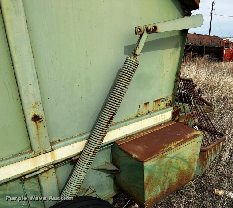 image for item MF9805 John Deere 510  round baler