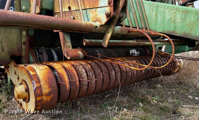 image for item MF9805 John Deere 510  round baler