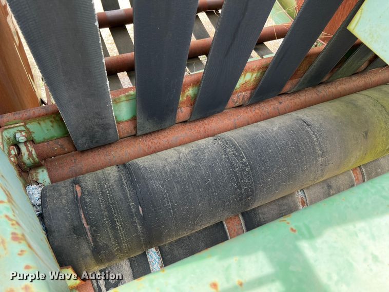 image for item MF9805 John Deere 510  round baler