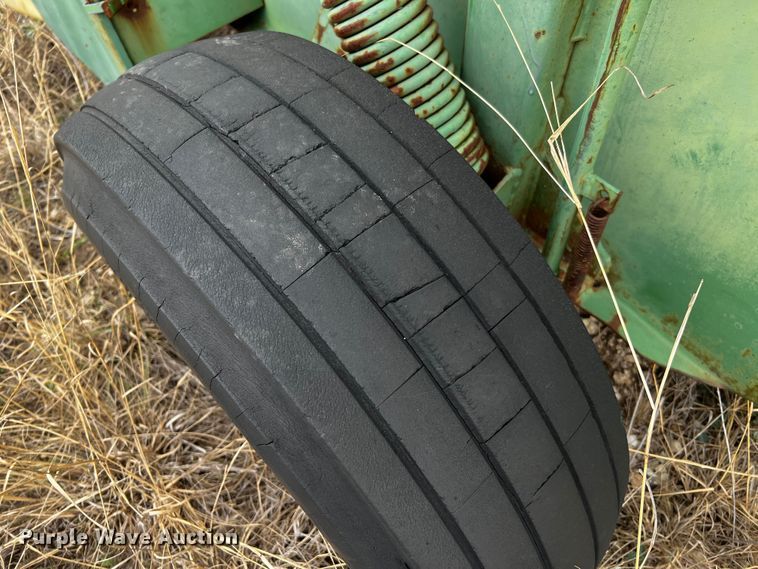 image for item MF9805 John Deere 510  round baler