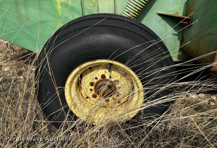 image for item MF9805 John Deere 510  round baler