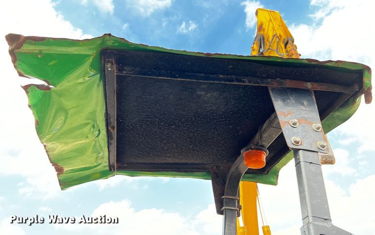 image for item MF9816 2016 John Deere 5100E  MFWD tractor