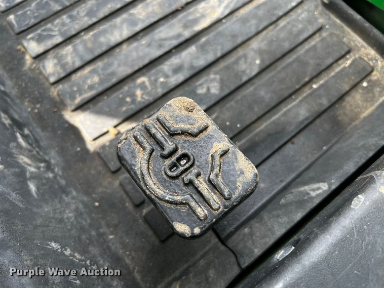 image for item MF9816 2016 John Deere 5100E  MFWD tractor