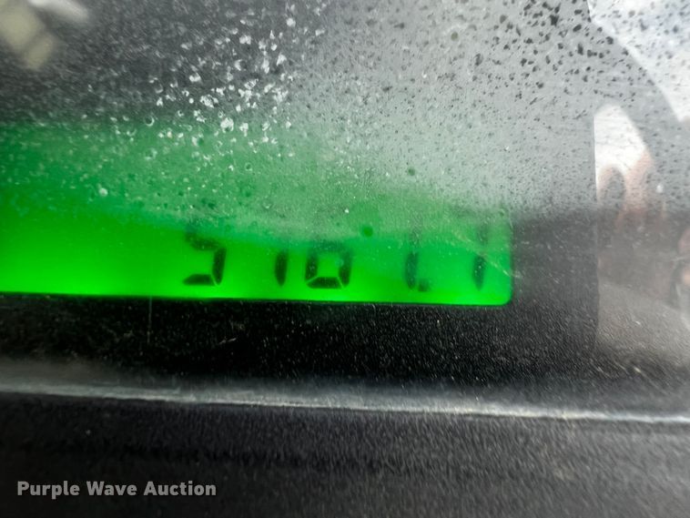 image for item MF9820 2014 John Deere 5100M  MFWD tractor