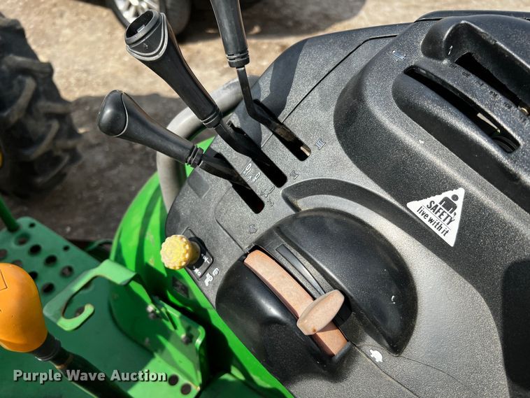 image for item MF9820 2014 John Deere 5100M  MFWD tractor