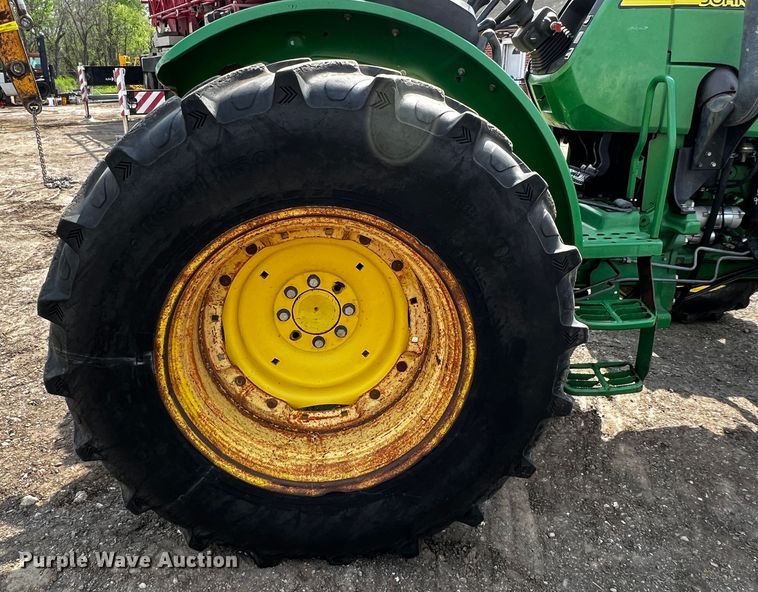 image for item MF9820 2014 John Deere 5100M  MFWD tractor