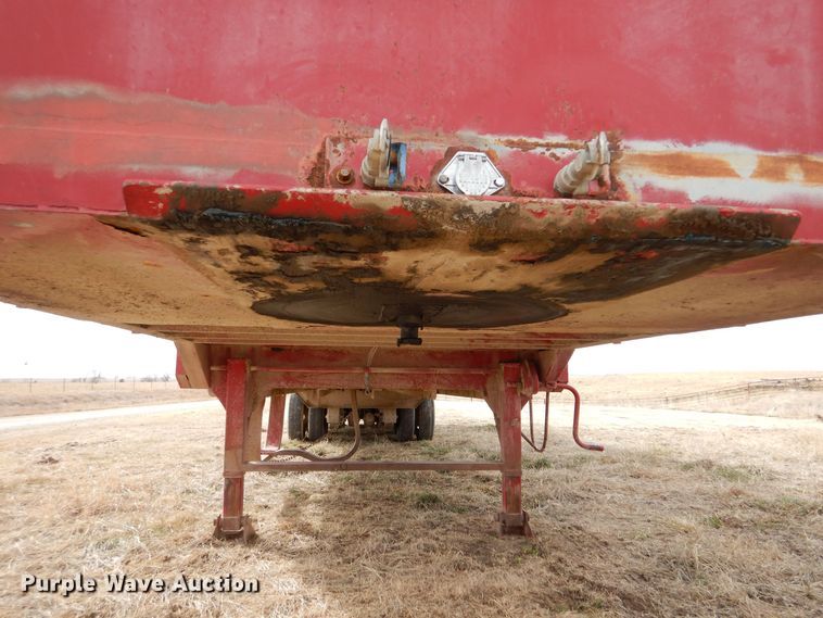 image for item MP9158 2011 Gooseneck  livestock trailer