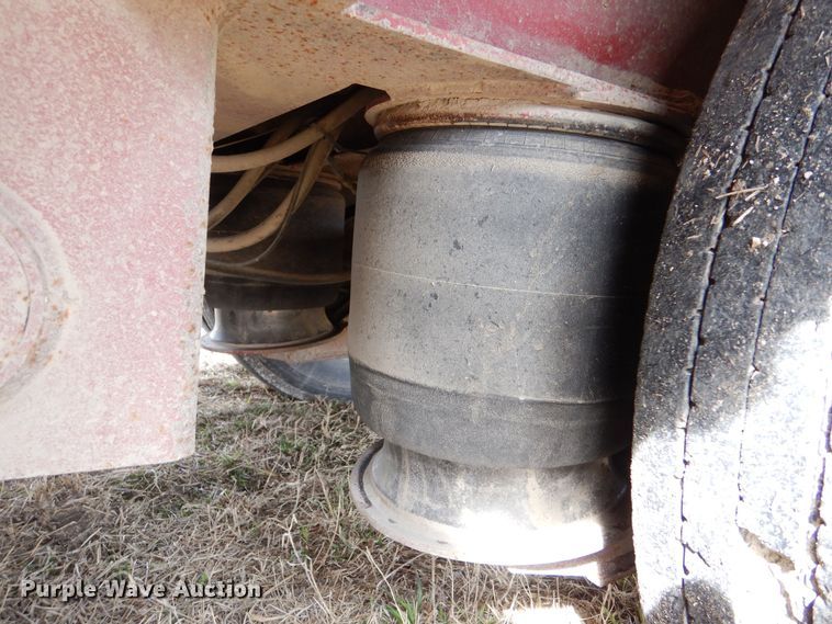 image for item MP9158 2011 Gooseneck  livestock trailer