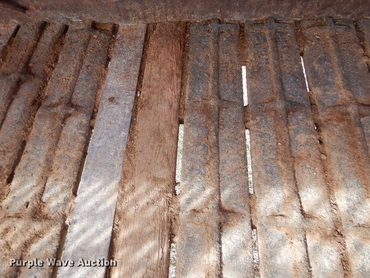 image for item MP9158 2011 Gooseneck  livestock trailer