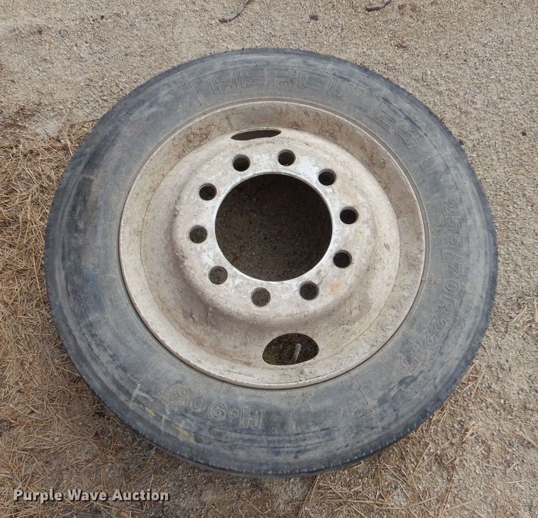 image for item MP9158 2011 Gooseneck  livestock trailer