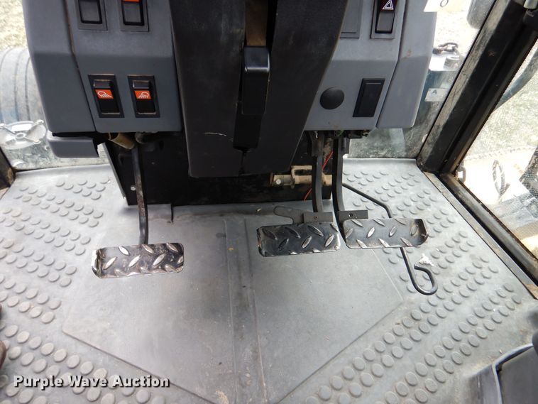 image for item MP9163 New Holland 6640 SLE  tractor