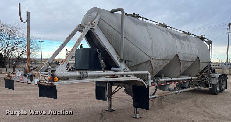 image for item DG5402 1989 Fruehauf  pneumatic dry bulk trailer