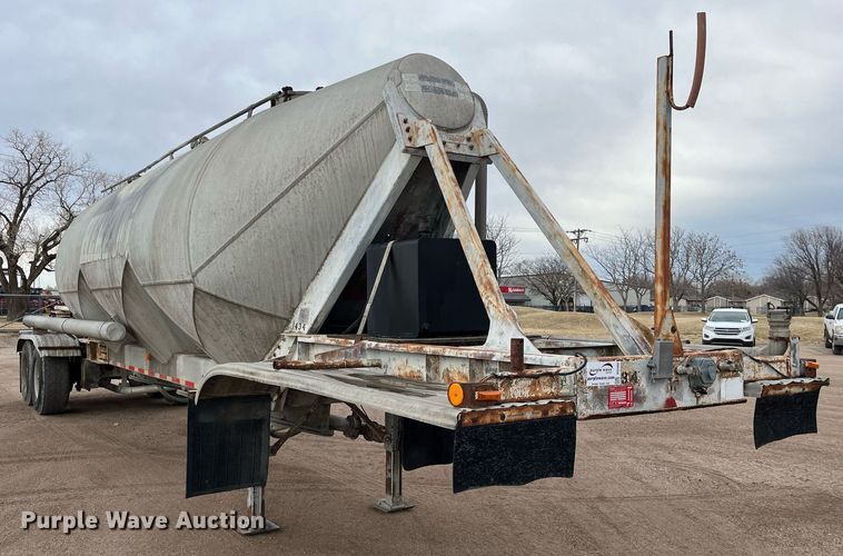 image for item DG5402 1989 Fruehauf  pneumatic dry bulk trailer
