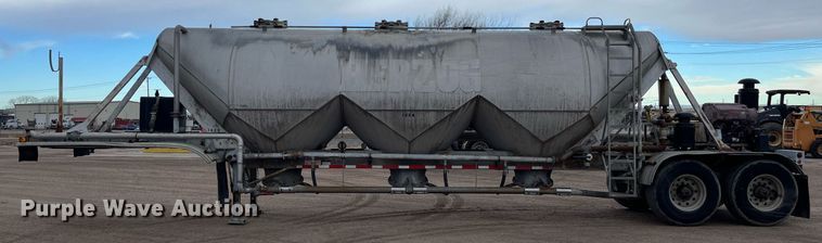 image for item DG5402 1989 Fruehauf  pneumatic dry bulk trailer