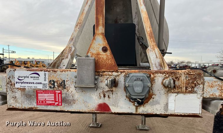 image for item DG5402 1989 Fruehauf  pneumatic dry bulk trailer