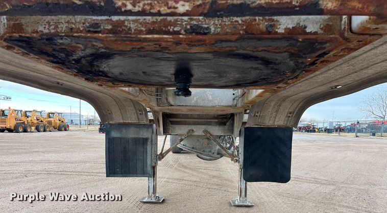 image for item DG5402 1989 Fruehauf  pneumatic dry bulk trailer