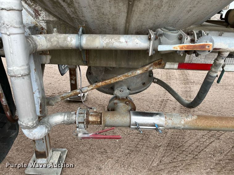 image for item DG5402 1989 Fruehauf  pneumatic dry bulk trailer