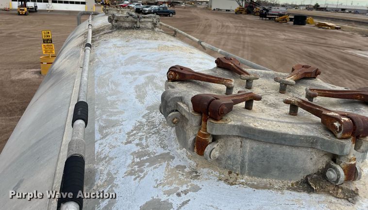 image for item DG5402 1989 Fruehauf  pneumatic dry bulk trailer