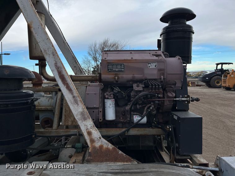 image for item DG5402 1989 Fruehauf  pneumatic dry bulk trailer