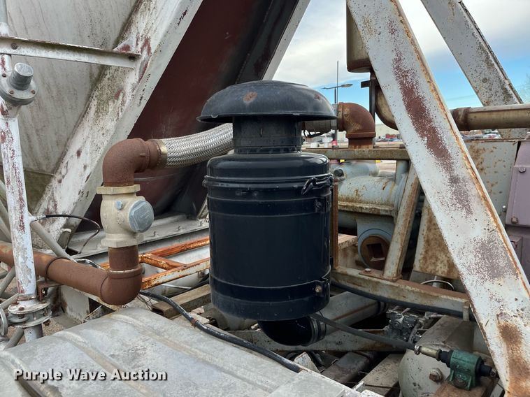 image for item DG5402 1989 Fruehauf  pneumatic dry bulk trailer