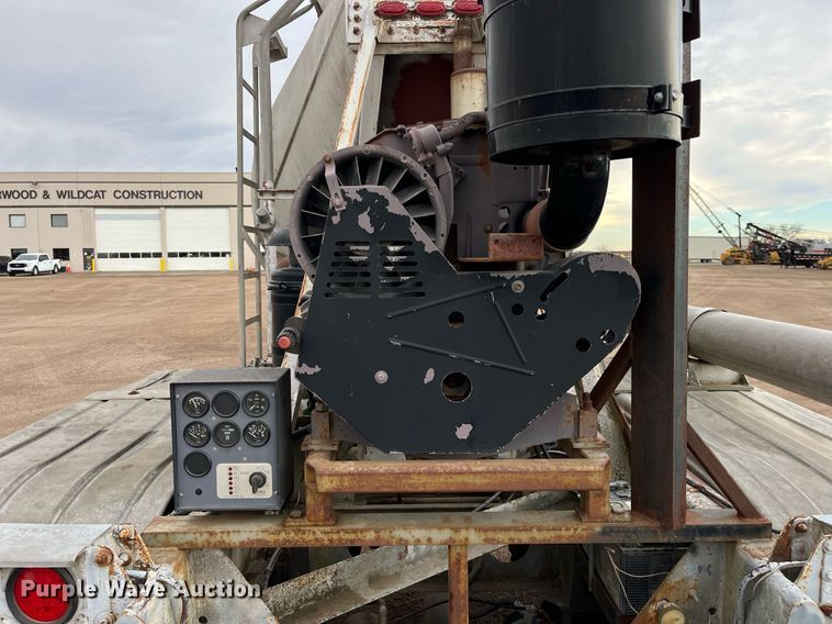 image for item DG5402 1989 Fruehauf  pneumatic dry bulk trailer