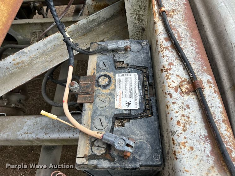 image for item DG5402 1989 Fruehauf  pneumatic dry bulk trailer