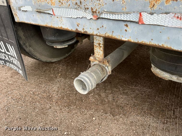 image for item DG5402 1989 Fruehauf  pneumatic dry bulk trailer