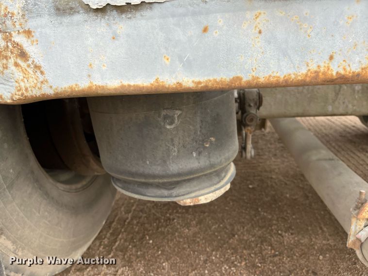 image for item DG5402 1989 Fruehauf  pneumatic dry bulk trailer