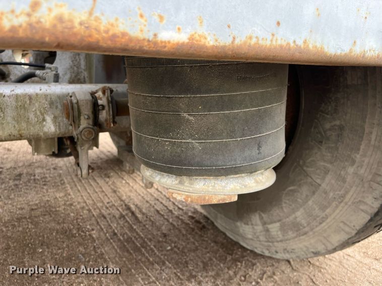 image for item DG5402 1989 Fruehauf  pneumatic dry bulk trailer