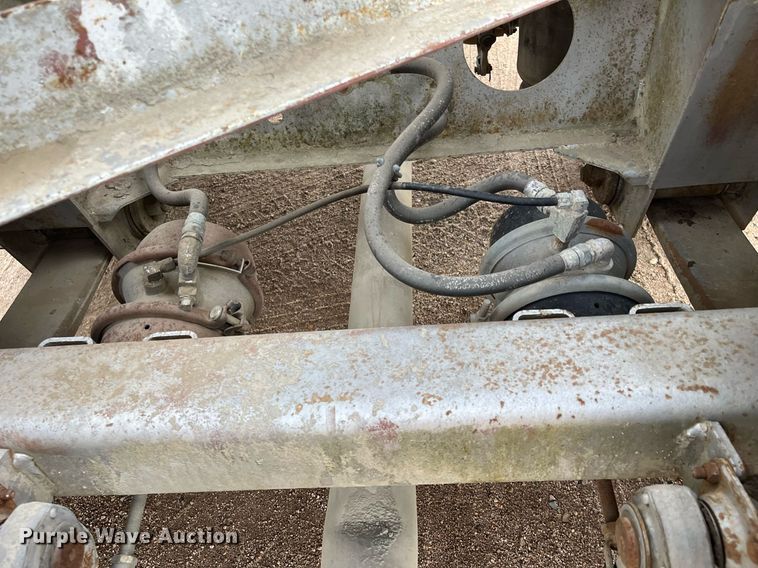 image for item DG5402 1989 Fruehauf  pneumatic dry bulk trailer