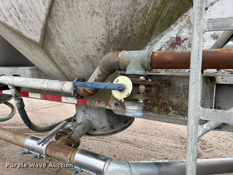 image for item DG5402 1989 Fruehauf  pneumatic dry bulk trailer