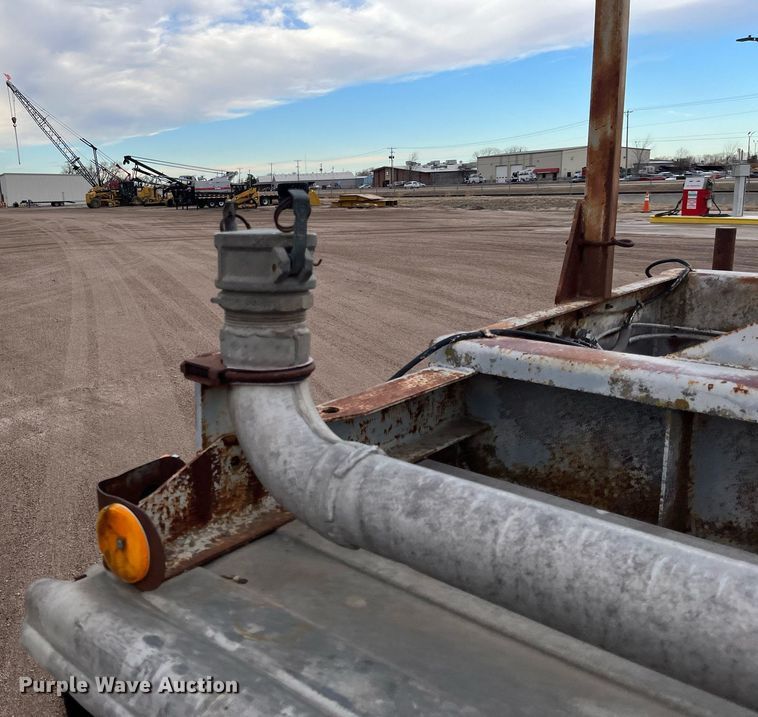 image for item DG5402 1989 Fruehauf  pneumatic dry bulk trailer