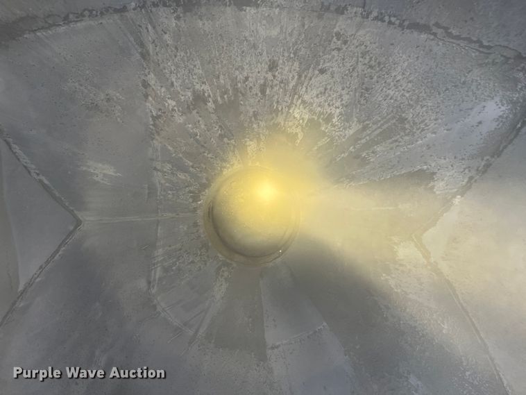 image for item DG5402 1989 Fruehauf  pneumatic dry bulk trailer