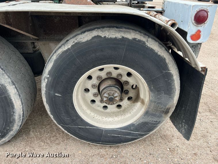 image for item DG5402 1989 Fruehauf  pneumatic dry bulk trailer