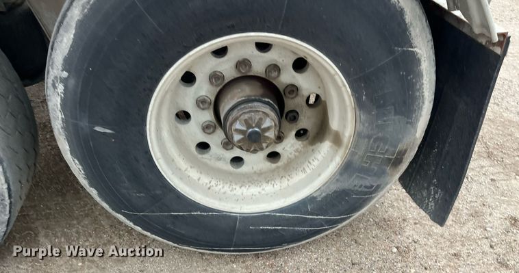 image for item DG5402 1989 Fruehauf  pneumatic dry bulk trailer