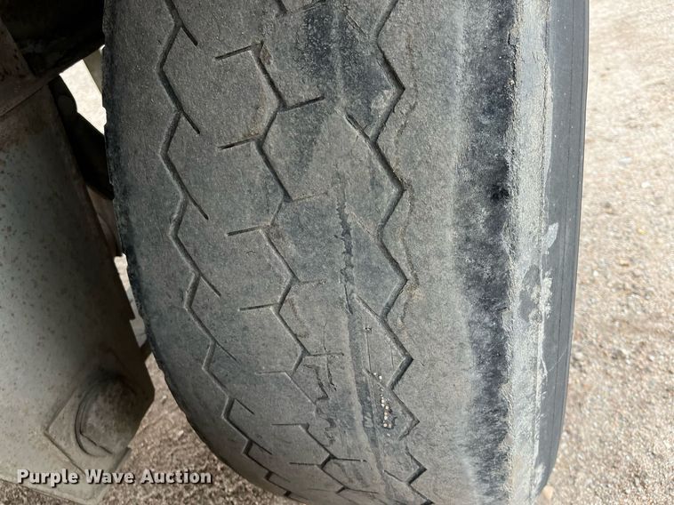 image for item DG5402 1989 Fruehauf  pneumatic dry bulk trailer