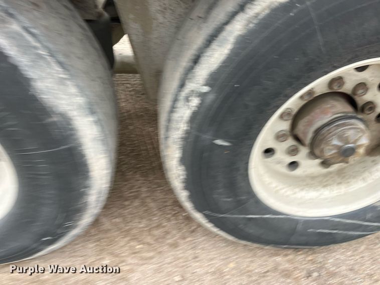 image for item DG5402 1989 Fruehauf  pneumatic dry bulk trailer