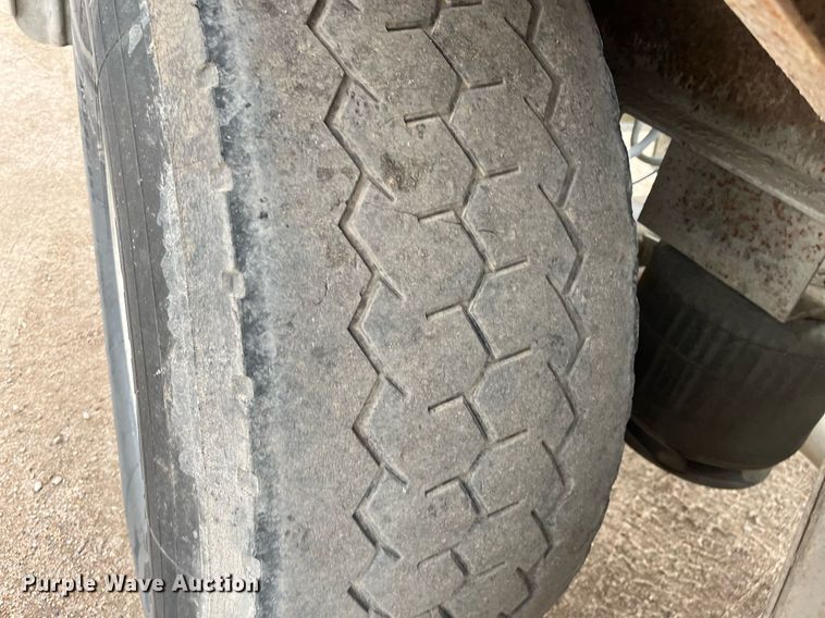 image for item DG5402 1989 Fruehauf  pneumatic dry bulk trailer