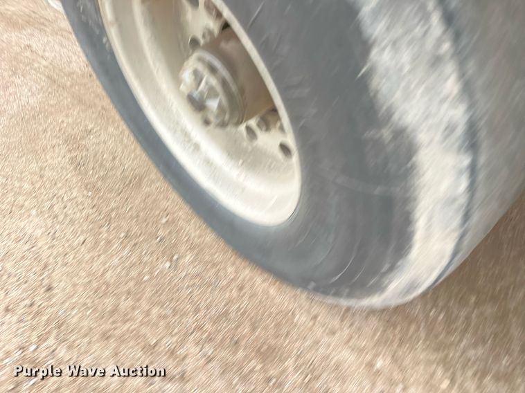 image for item DG5402 1989 Fruehauf  pneumatic dry bulk trailer