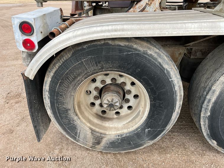 image for item DG5402 1989 Fruehauf  pneumatic dry bulk trailer