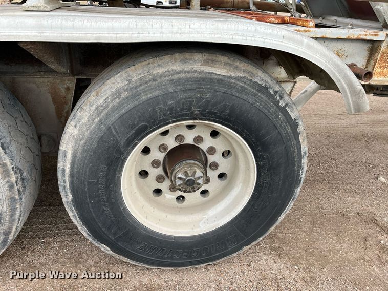 image for item DG5402 1989 Fruehauf  pneumatic dry bulk trailer