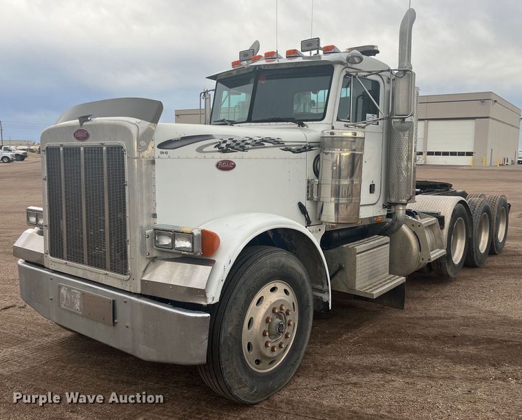 image for item DG5433 1992 Peterbilt 379  semi truck