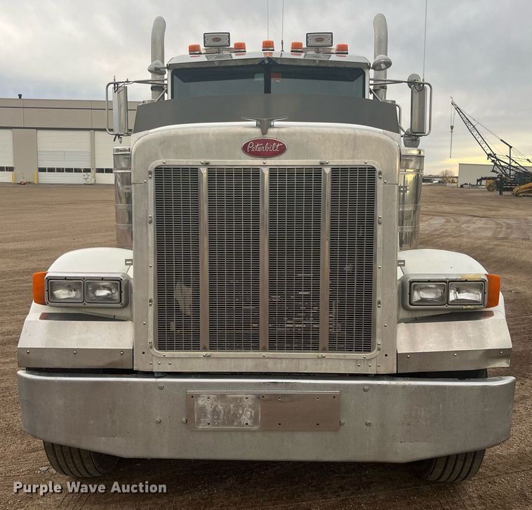 image for item DG5433 1992 Peterbilt 379  semi truck