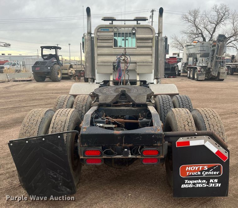 image for item DG5433 1992 Peterbilt 379  semi truck