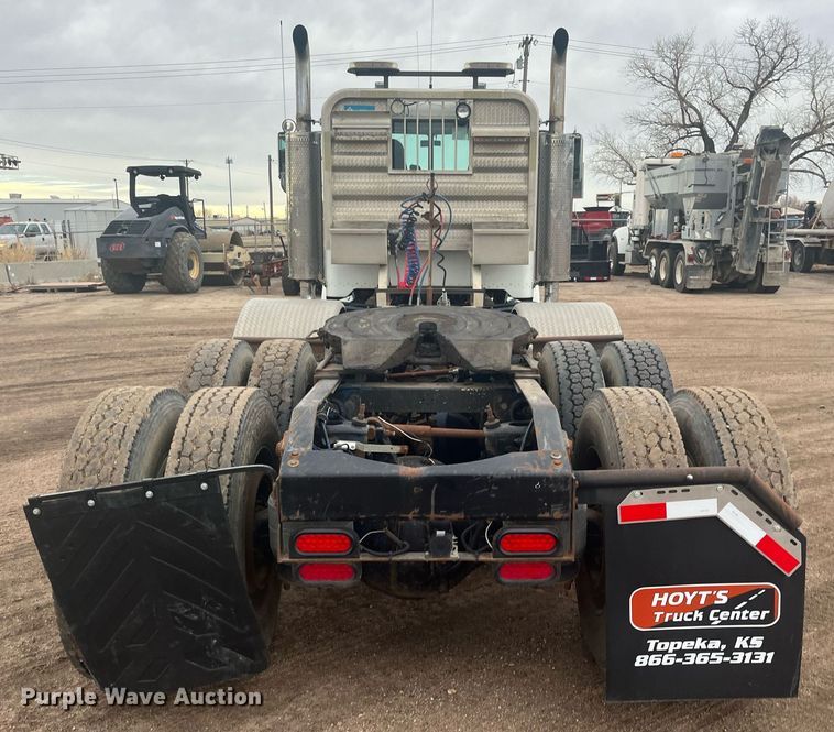 image for item DG5433 1992 Peterbilt 379  semi truck