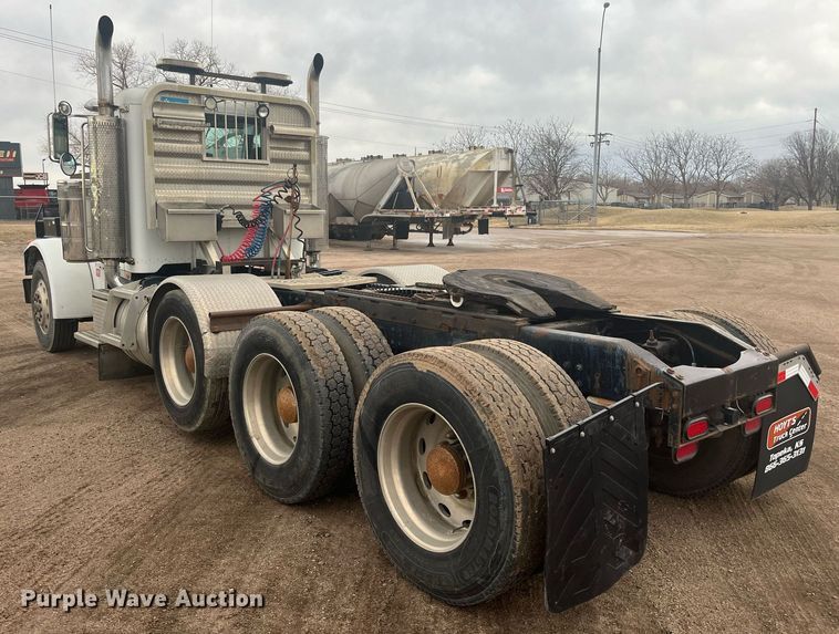 image for item DG5433 1992 Peterbilt 379  semi truck